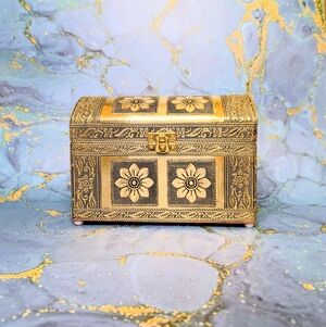 Aluminum Embossed Floral Jewelry/Keepsake Chest, Gold